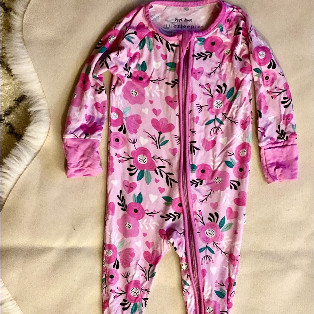 Little sleepies Sweetheart Floral zippy 0-3M